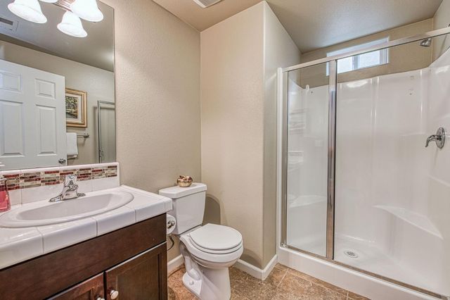 7141 N Lead Avenue, Fresno, CA 93711