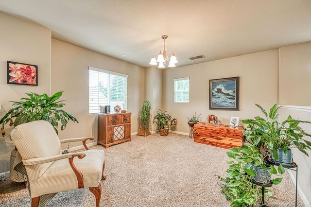 7141 N Lead Avenue, Fresno, CA 93711