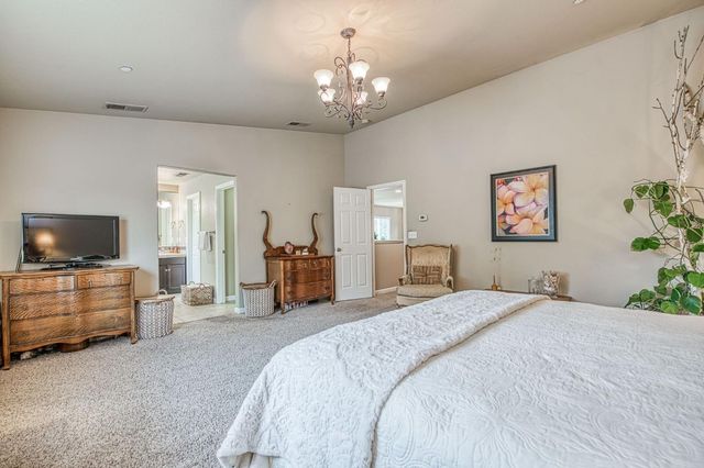 7141 N Lead Avenue, Fresno, CA 93711