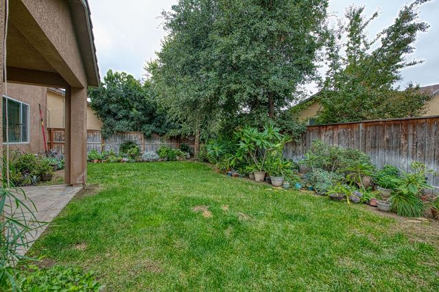 7141 N Lead Avenue, Fresno, CA 93711