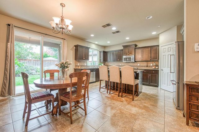 7141 N Lead Avenue, Fresno, CA 93711