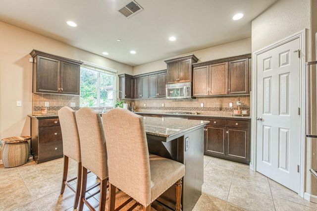 7141 N Lead Avenue, Fresno, CA 93711