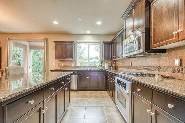 7141 N Lead Avenue, Fresno, CA 93711