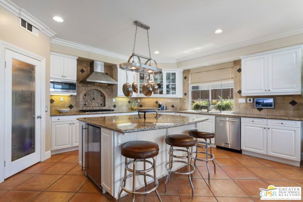 Image 17 of property listing at 45211 Willowick Street, Temecula, CA 92592