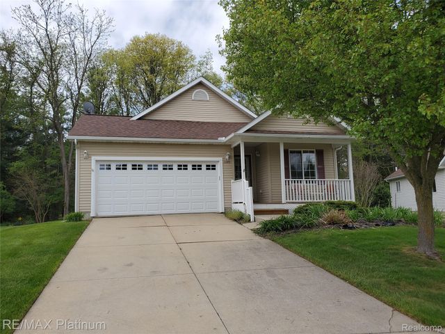 2285 Spartans Trail Nw 17, Hamburg Township, MI 48169
