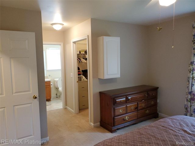 2285 Spartans Trail Nw 17, Hamburg Township, MI 48169