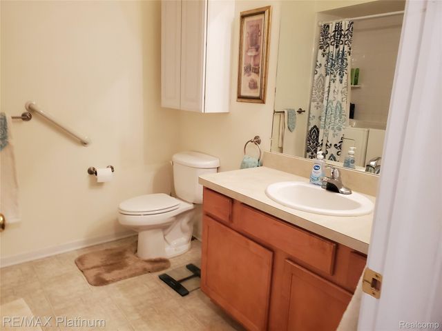2285 Spartans Trail Nw 17, Hamburg Township, MI 48169