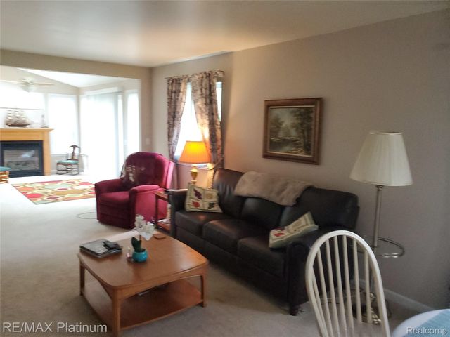 2285 Spartans Trail Nw 17, Hamburg Township, MI 48169