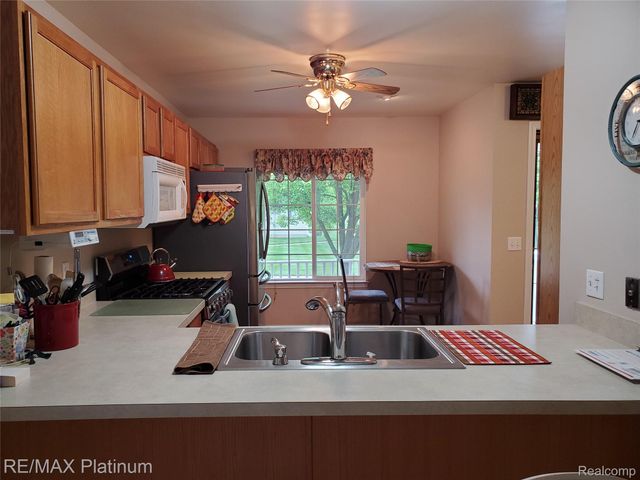 2285 Spartans Trail Nw 17, Hamburg Township, MI 48169