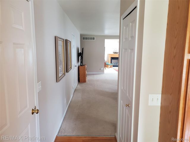 2285 Spartans Trail Nw 17, Hamburg Township, MI 48169