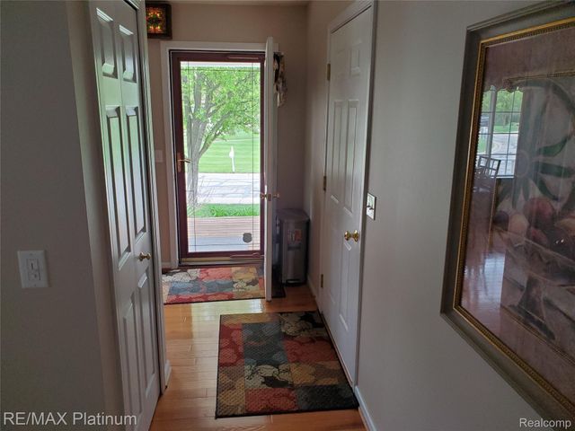 2285 Spartans Trail Nw 17, Hamburg Township, MI 48169