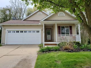 2285 Spartans Trail Nw 17, Hamburg Township, MI 48169