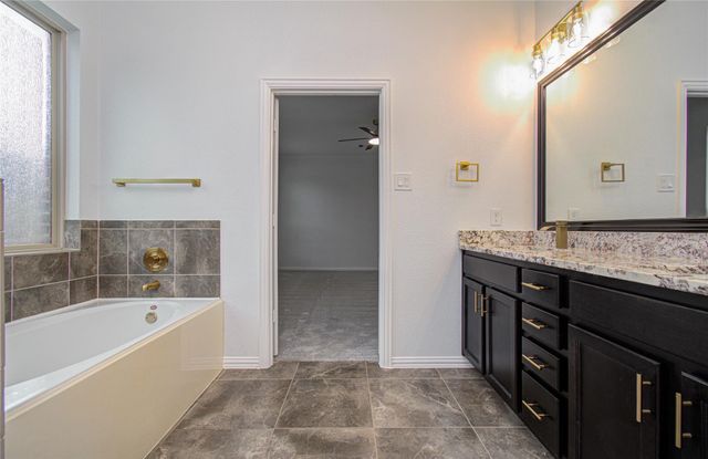 715 S Chamfer Way, Crosby, TX 77532