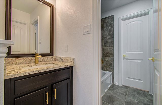 715 S Chamfer Way, Crosby, TX 77532