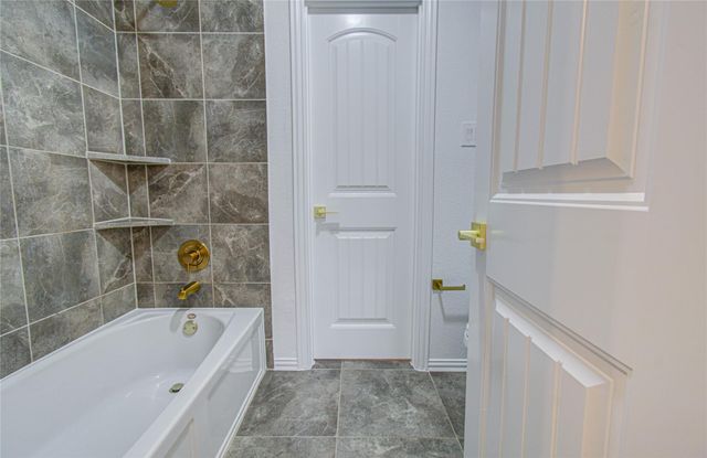 715 S Chamfer Way, Crosby, TX 77532