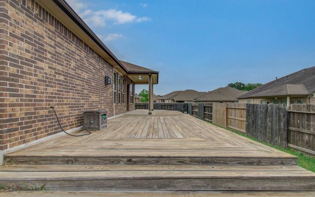 715 S Chamfer Way, Crosby, TX 77532