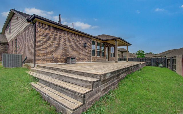 715 S Chamfer Way, Crosby, TX 77532