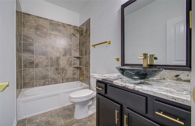715 S Chamfer Way, Crosby, TX 77532