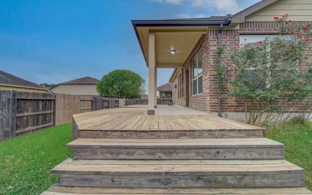 715 S Chamfer Way, Crosby, TX 77532