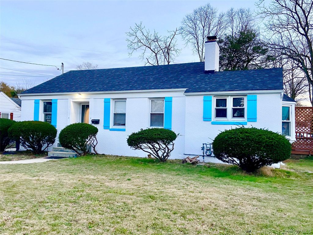 4 Rose Street, Sayville, NY 11782