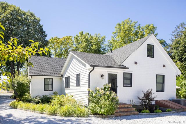 1260 Main Road, Jamesport, NY 11901