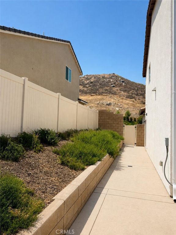 Image 16 of property listing at 29742 Woodcreek, Winchester, CA 92596