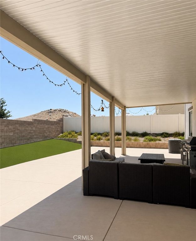 Image 17 of property listing at 29742 Woodcreek, Winchester, CA 92596