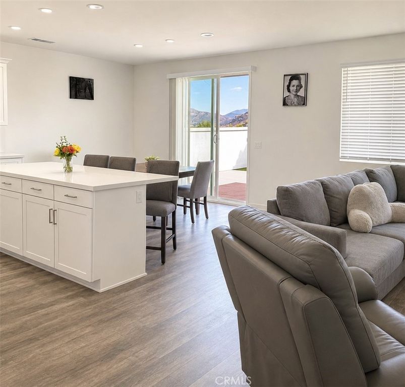 Image 4 of property listing at 29742 Woodcreek, Winchester, CA 92596