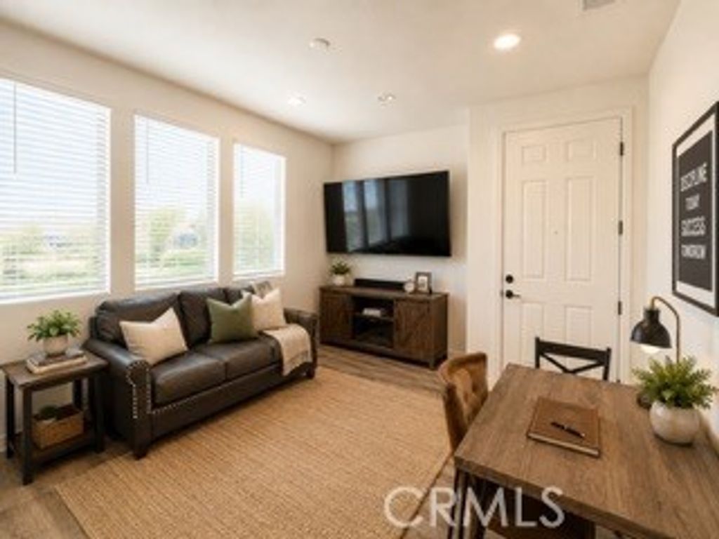 Image 7 of property listing at 29742 Woodcreek, Winchester, CA 92596