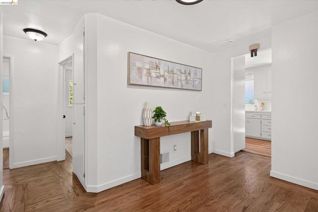 6138 Oakdale Ave, Oakland, CA 94605