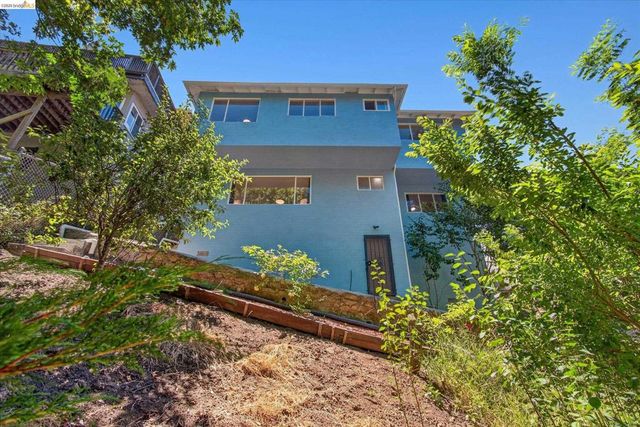 6138 Oakdale Ave, Oakland, CA 94605
