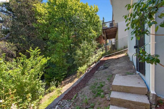 6138 Oakdale Ave, Oakland, CA 94605