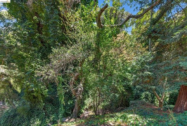 6138 Oakdale Ave, Oakland, CA 94605
