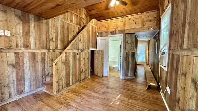 8314 Phillips Rd, St Amant, LA 70774