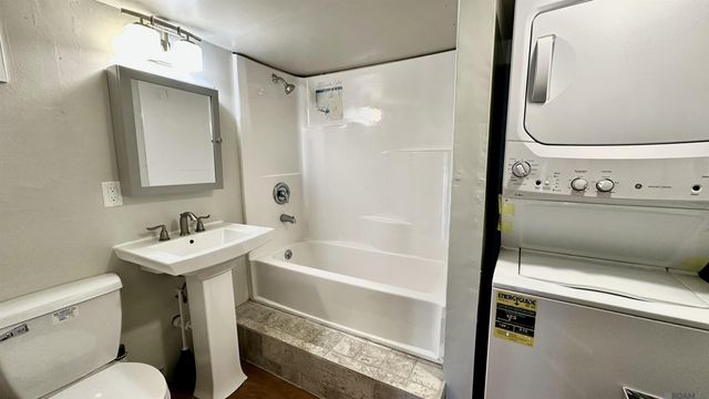 8314 Phillips Rd, St Amant, LA 70774