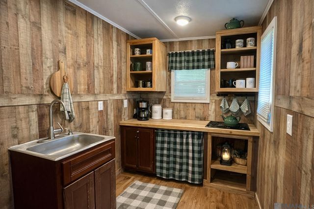 8314 Phillips Rd, St Amant, LA 70774