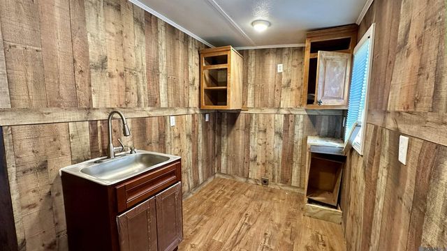 8314 Phillips Rd, St Amant, LA 70774