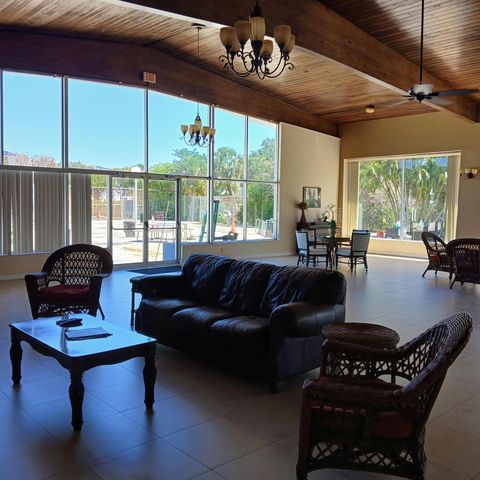 470 Executive Center Drive 4n, West Palm Beach, FL 33401