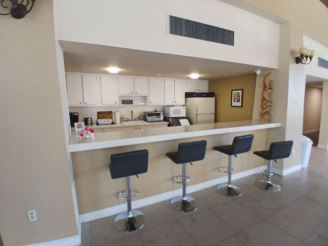 470 Executive Center Drive 4n, West Palm Beach, FL 33401