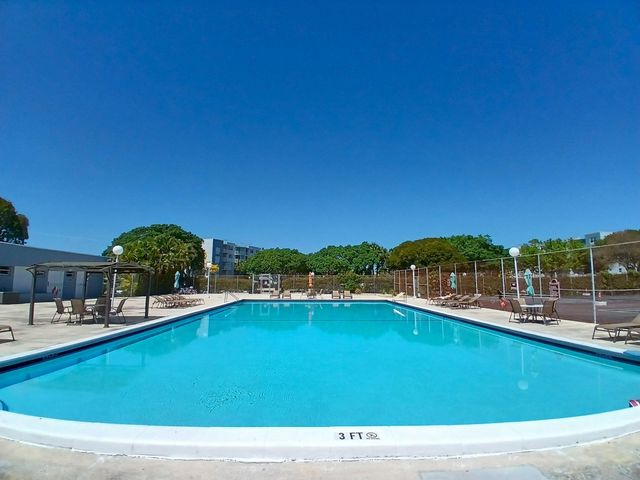 470 Executive Center Drive 4n, West Palm Beach, FL 33401