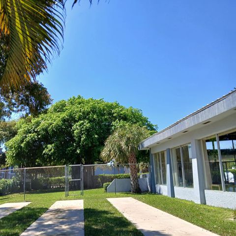 470 Executive Center Drive 4n, West Palm Beach, FL 33401