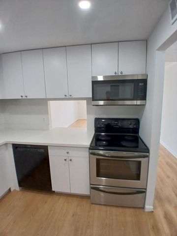 470 Executive Center Drive 4n, West Palm Beach, FL 33401