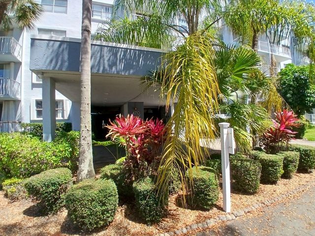 470 Executive Center Drive 4n, West Palm Beach, FL 33401