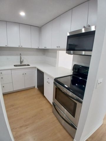 470 Executive Center Drive 4n, West Palm Beach, FL 33401