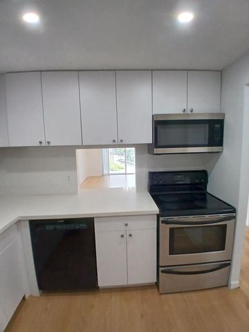470 Executive Center Drive 4n, West Palm Beach, FL 33401