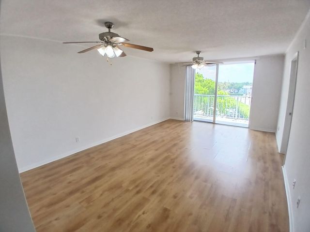 470 Executive Center Drive 4n, West Palm Beach, FL 33401