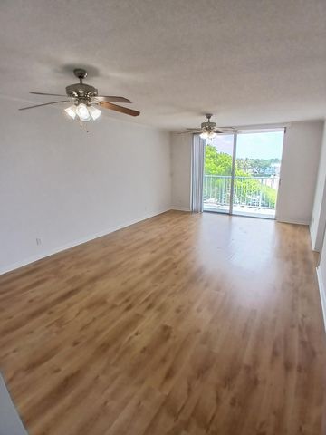 470 Executive Center Drive 4n, West Palm Beach, FL 33401