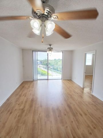 470 Executive Center Drive 4n, West Palm Beach, FL 33401