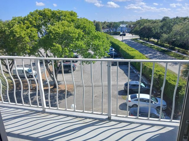 470 Executive Center Drive 4n, West Palm Beach, FL 33401