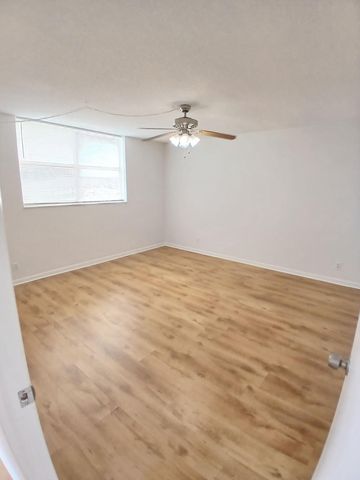 470 Executive Center Drive 4n, West Palm Beach, FL 33401